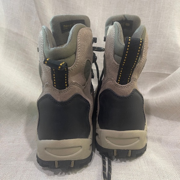 NWOT Cabellas 8D hiking boots - Picture 6 of 8